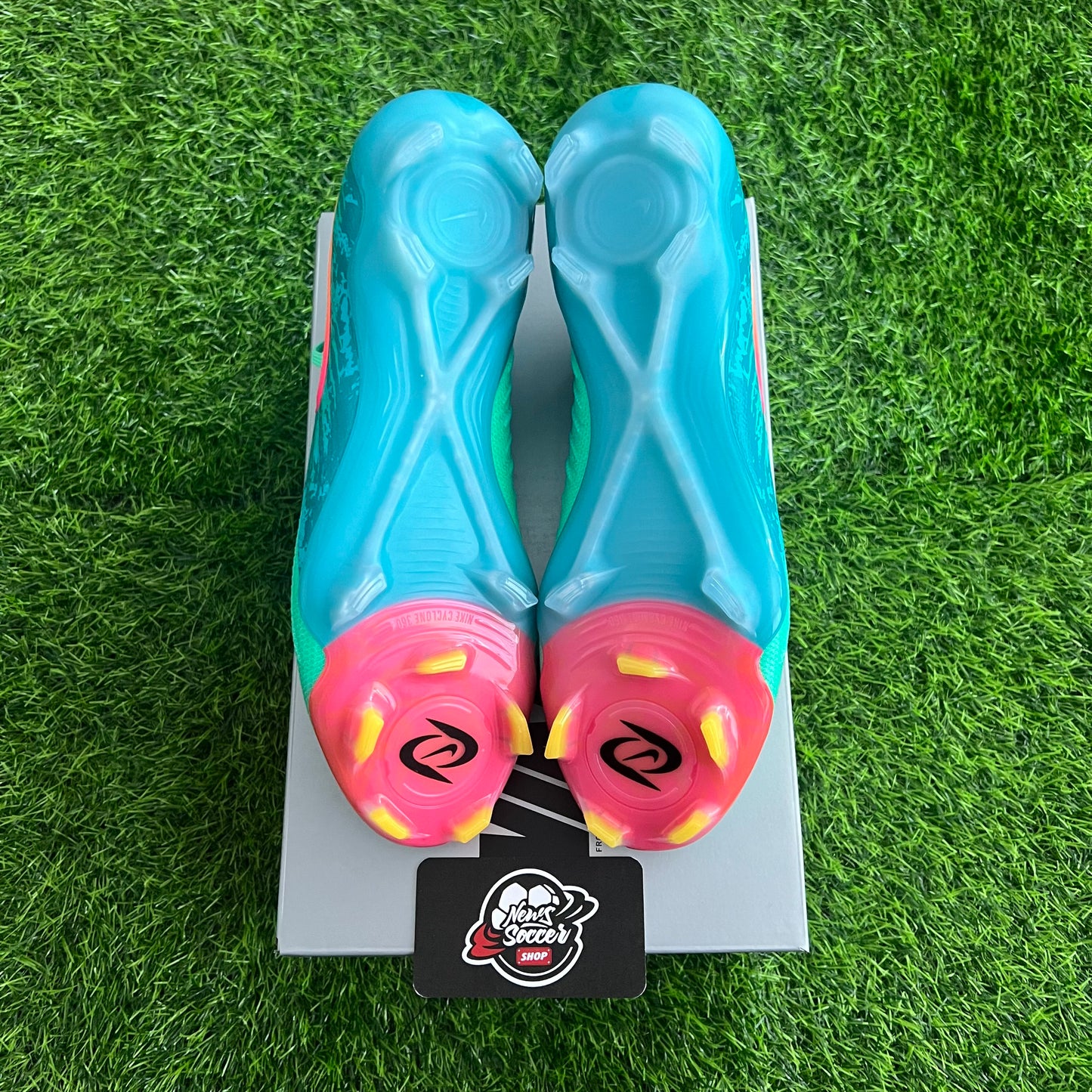 Nike Phantom GX 2 Elite LV8 “Vortex” SE (FG)