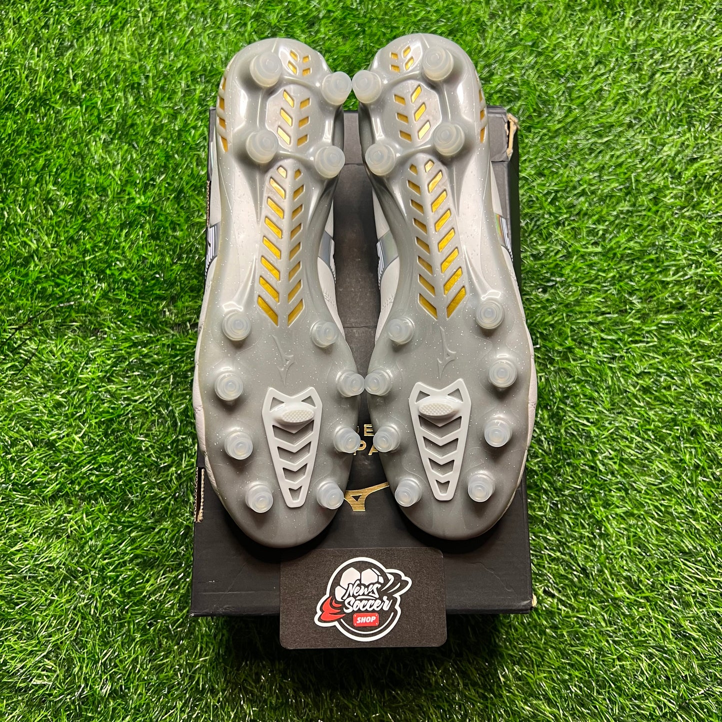 Mizuno Morelia Neo III Beta Made in Japan “Shining” (FG)