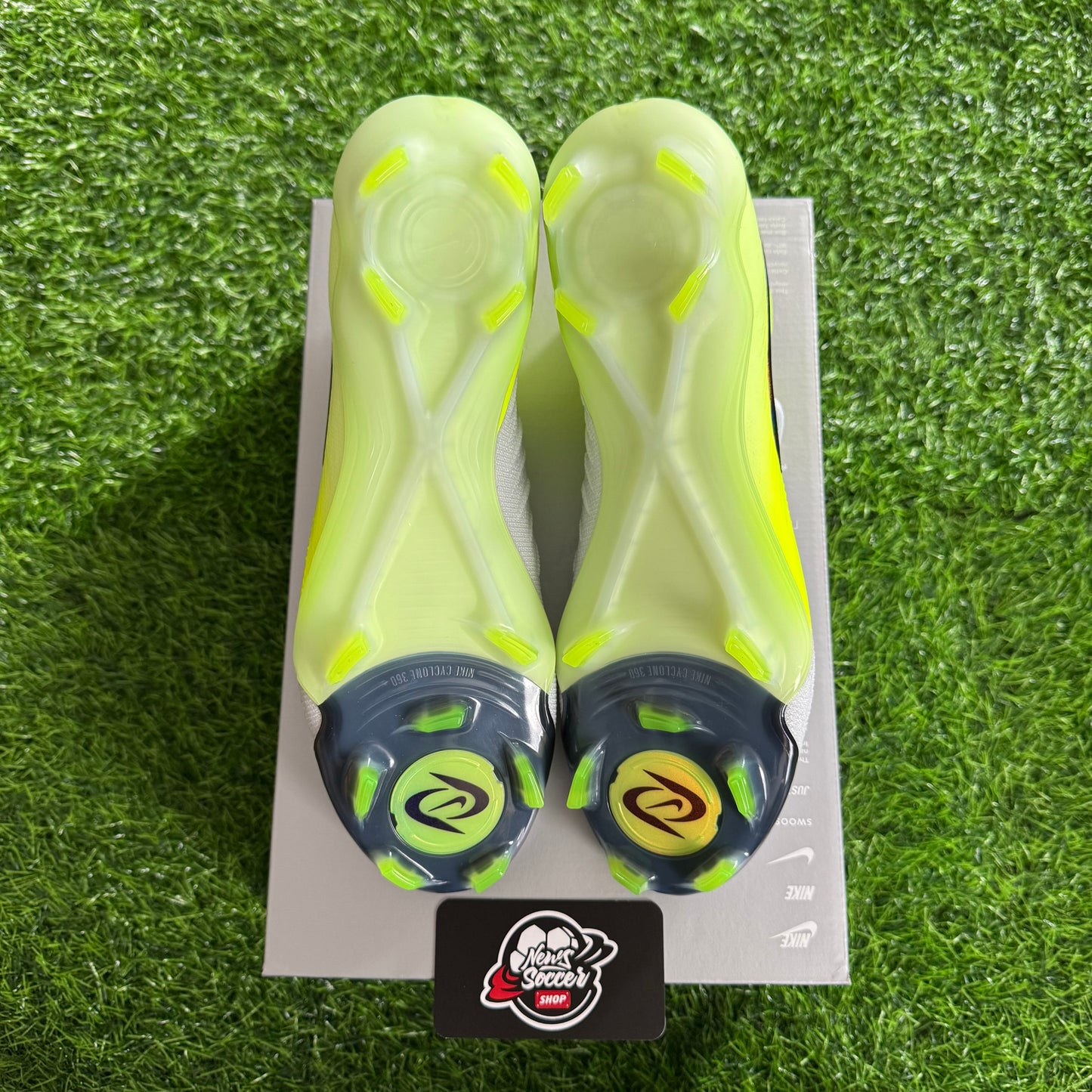 Nike Phantom Luna II “Mad Voltage” (FG)